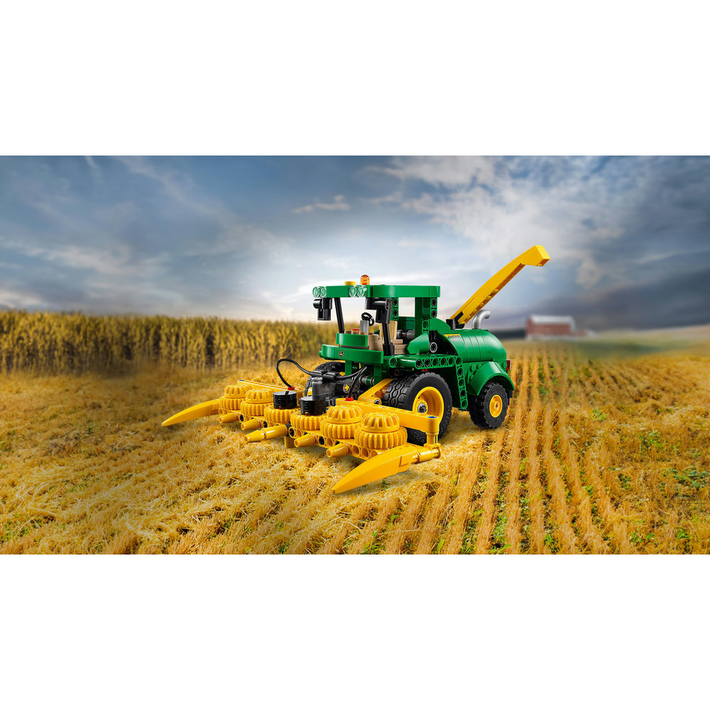 LEGO Technic John Deere 9700 Forage Harvester 42168 - Image 3