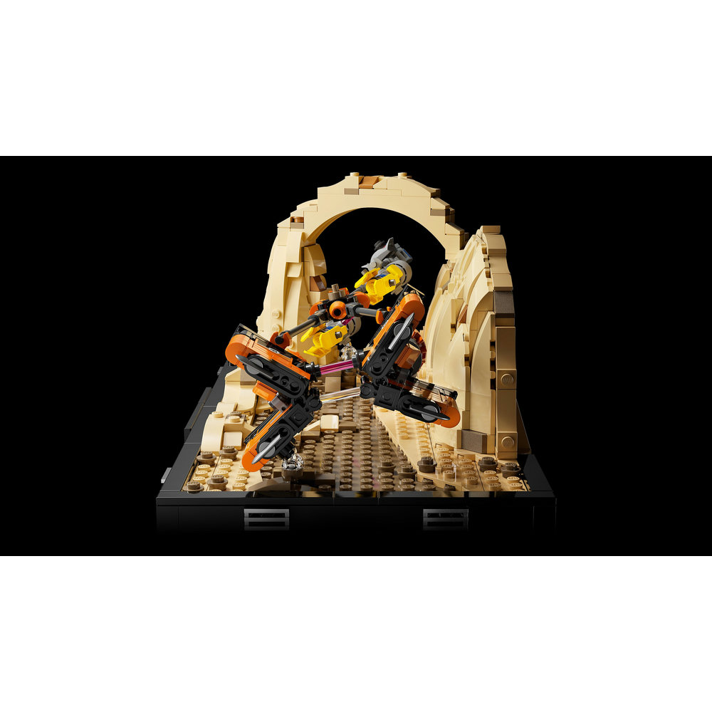 LEGO Star Wars Mos Espa Podrace Diorama Set 75380 - Image 6