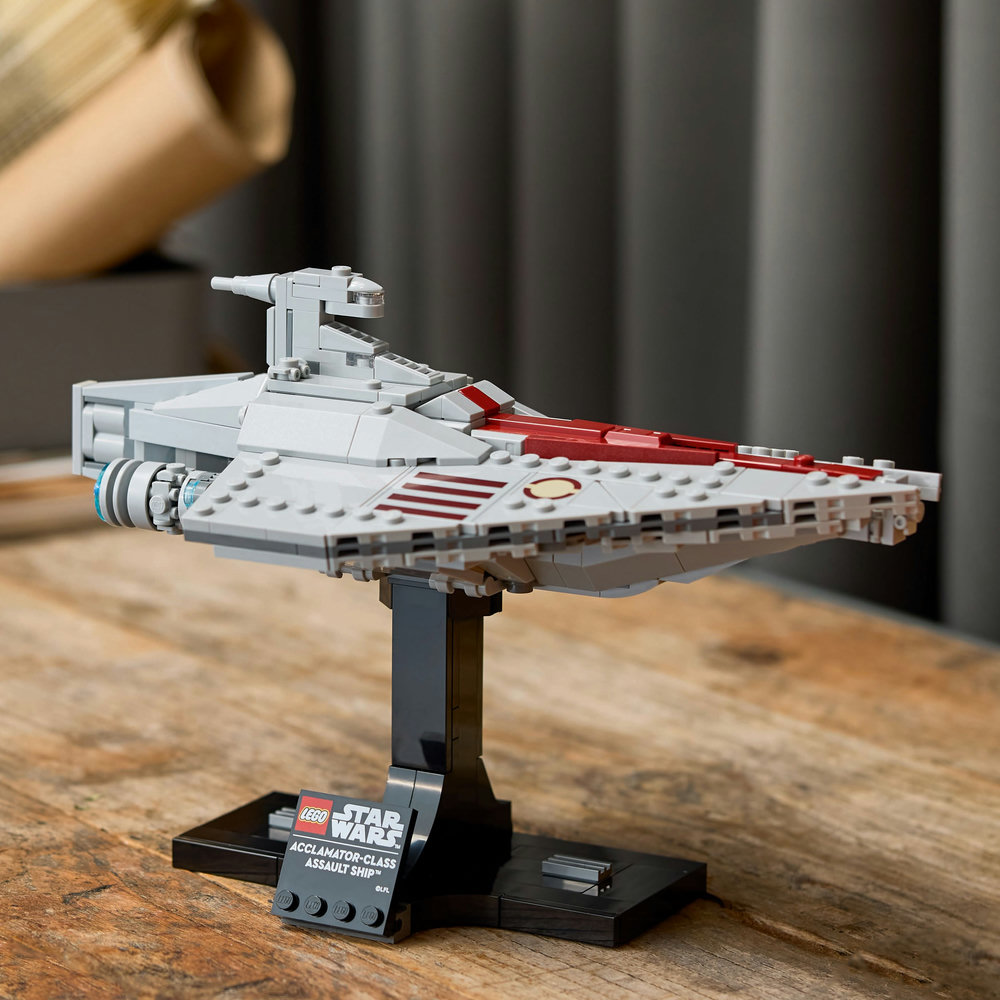 LEGO Star Wars Acclamator-Class Assault Ship, Buildable Starship Model 75404 - Image 12