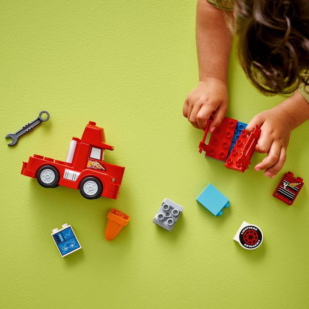 LEGO DUPLO Disney and Pixar’s Cars Mack at the Race 10417 - Image 5