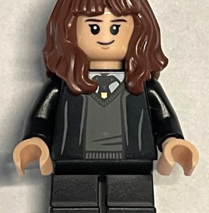 LEGO Harry Potter Hermione Granger Hogwarts Robe from 76390 - Image 1