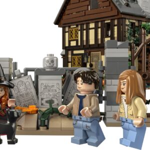 LEGO Ideas Disney Hocus Pocus: The Sanderson Sisters' Cottage Set 21341 - Image 7